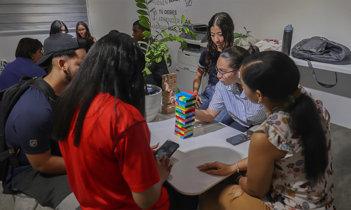 Charla centro de emprendimiento UNAPEC